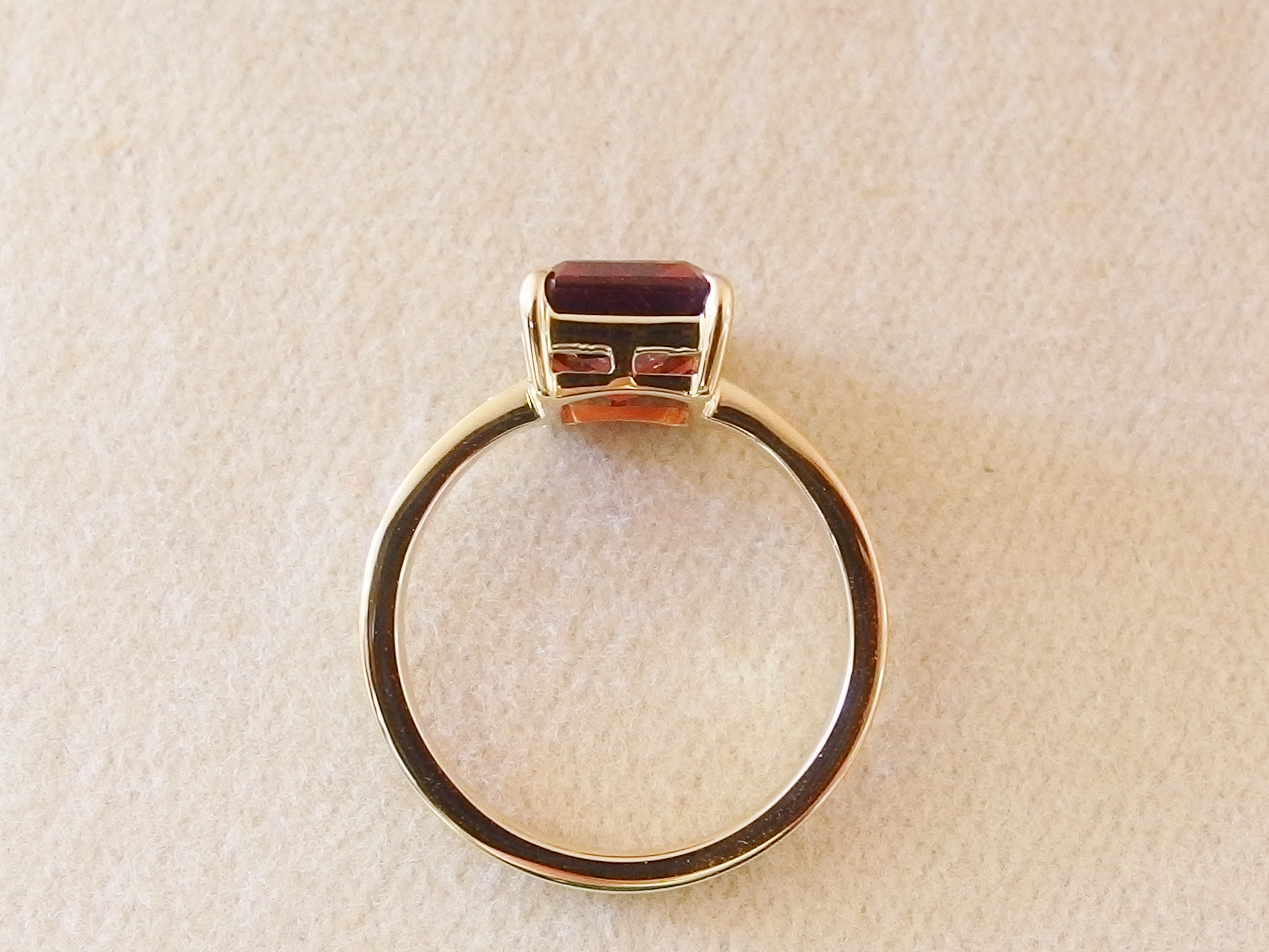 ガーネットの指輪