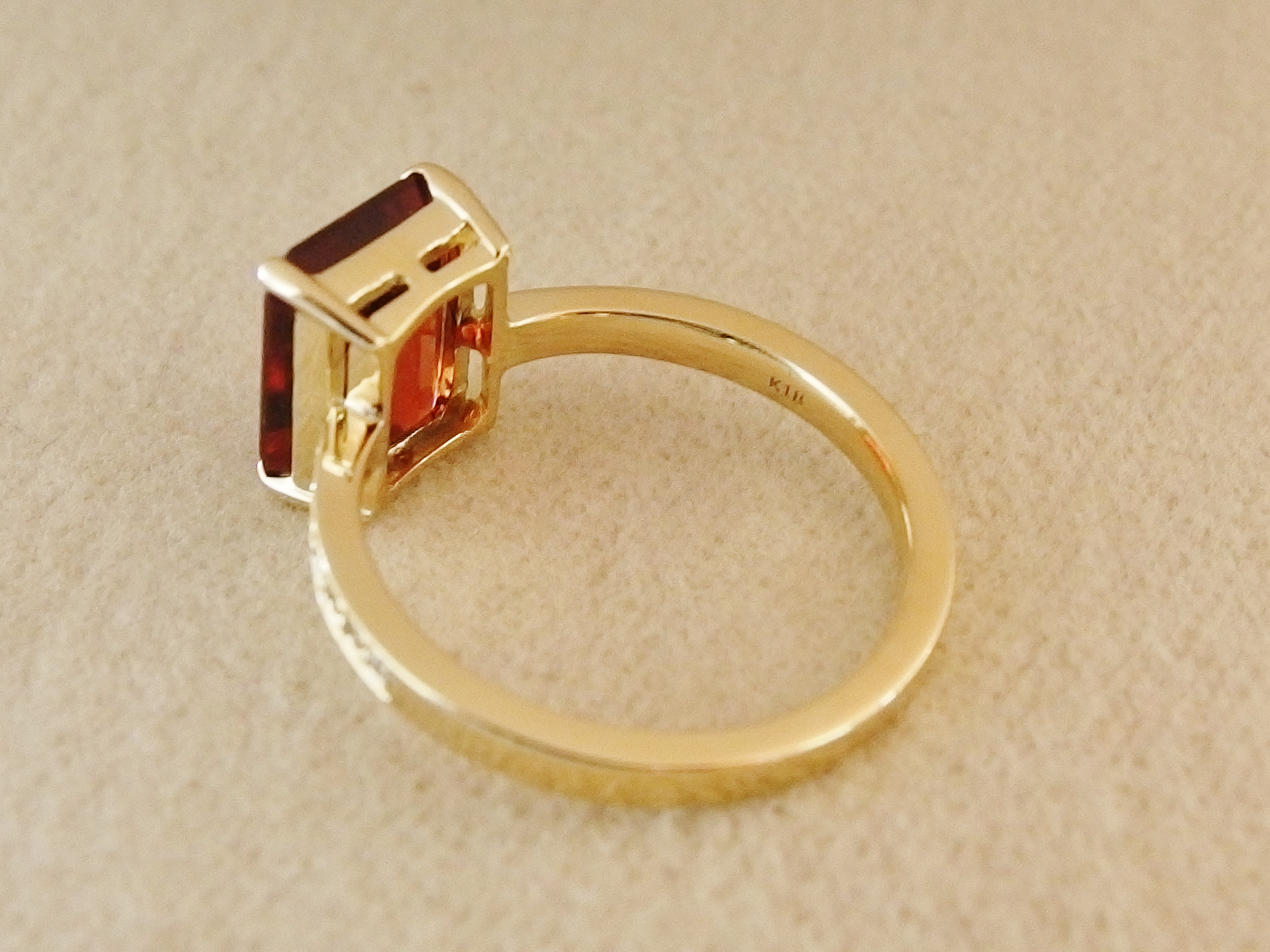 ガーネットの指輪