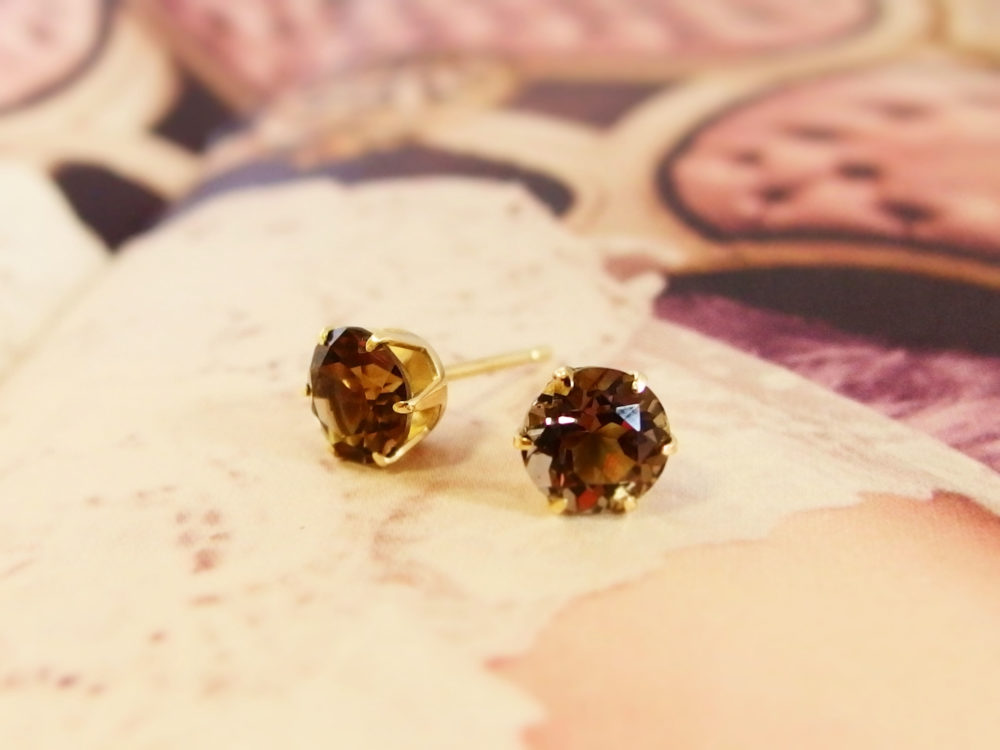 スモーキークォーツでピアスに加工