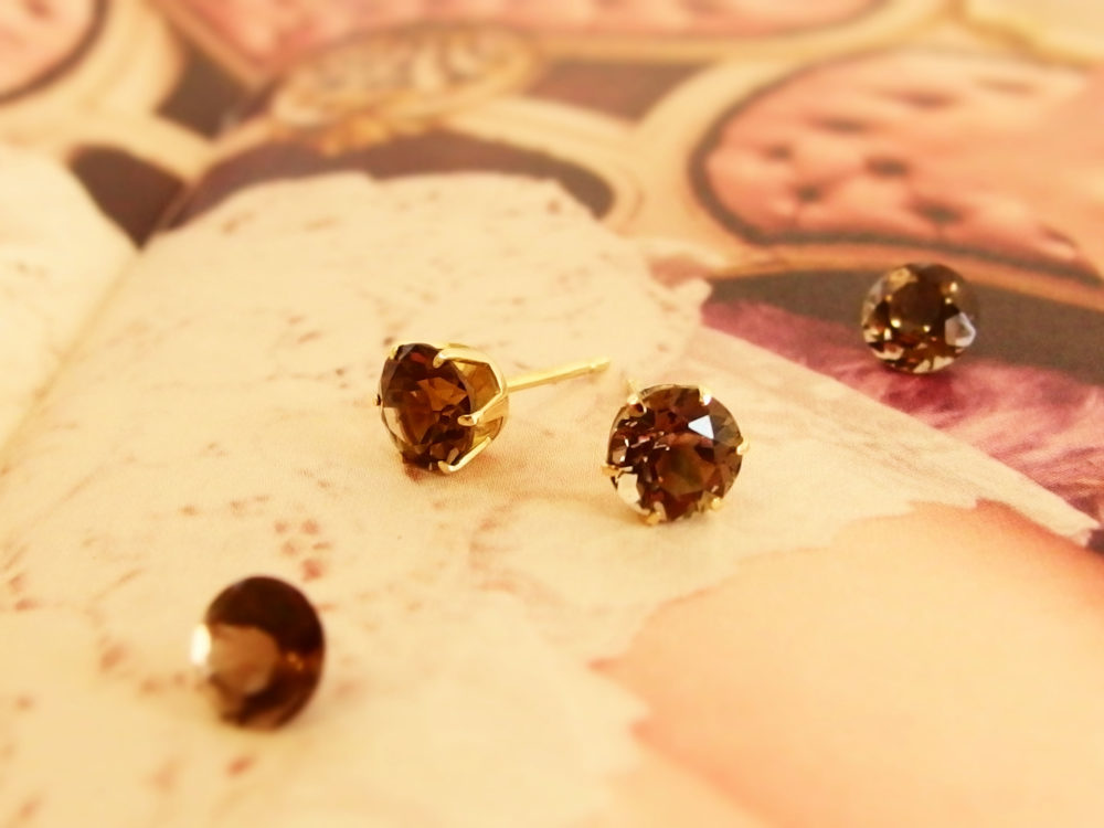スモーキークォーツでピアスに加工