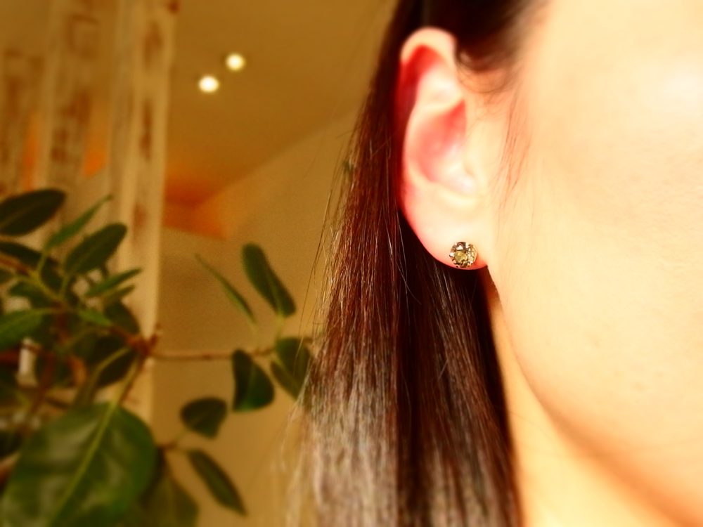 スモーキークォーツでピアスに加工