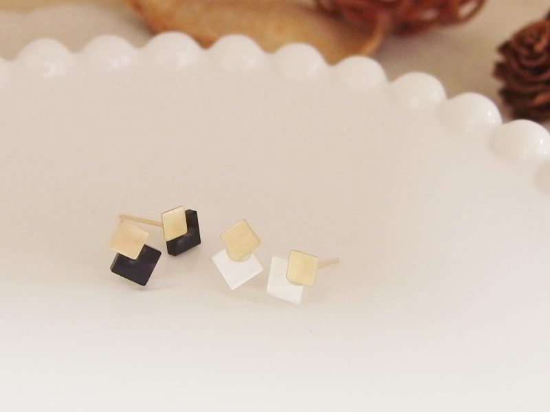 K10 onyx・白蝶貝pierce￥9.700(DK_8056J_-01･DK_8056J_-02)山勝