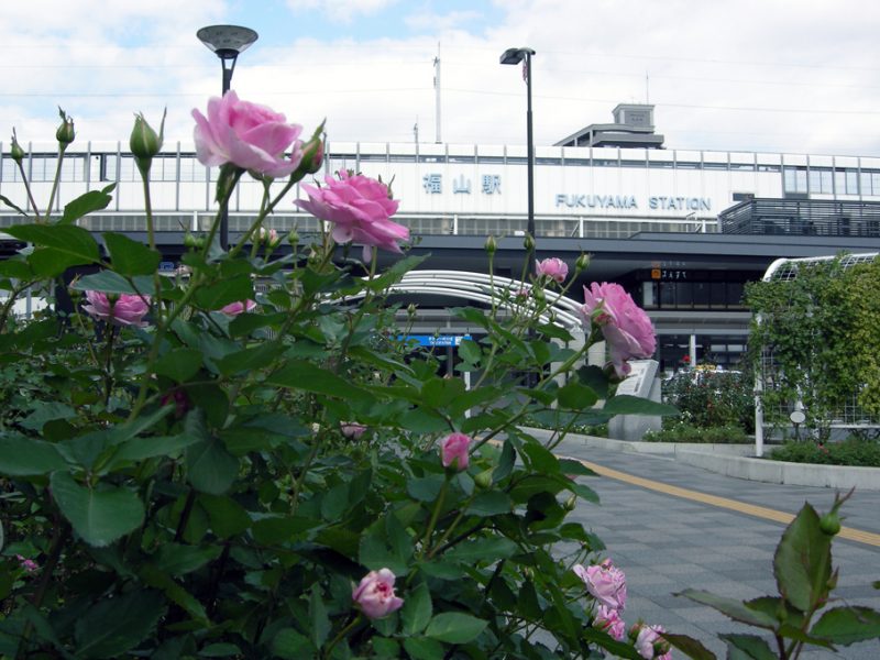 新幹線のホームから見える福山城