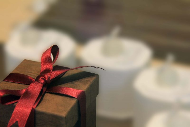 プレゼントするときにどうしてこのアクセサリーを選んだか伝えること!