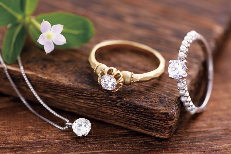 縦爪の婚約指輪をリフォームしましょう！