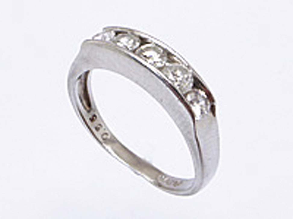 つけなくなったジュエリー・指輪のリフォームも。