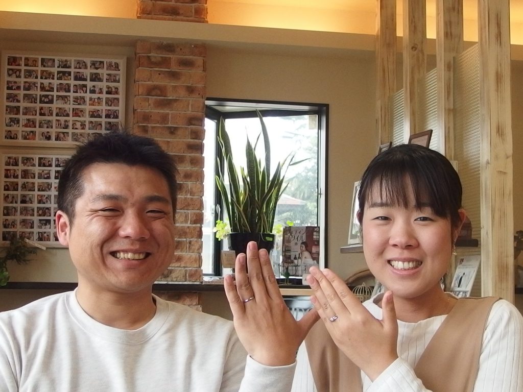 高知からお越しいただいた仮谷様ご夫妻(婚約指輪とダイヤ込3本セットの結婚指輪ご購入)