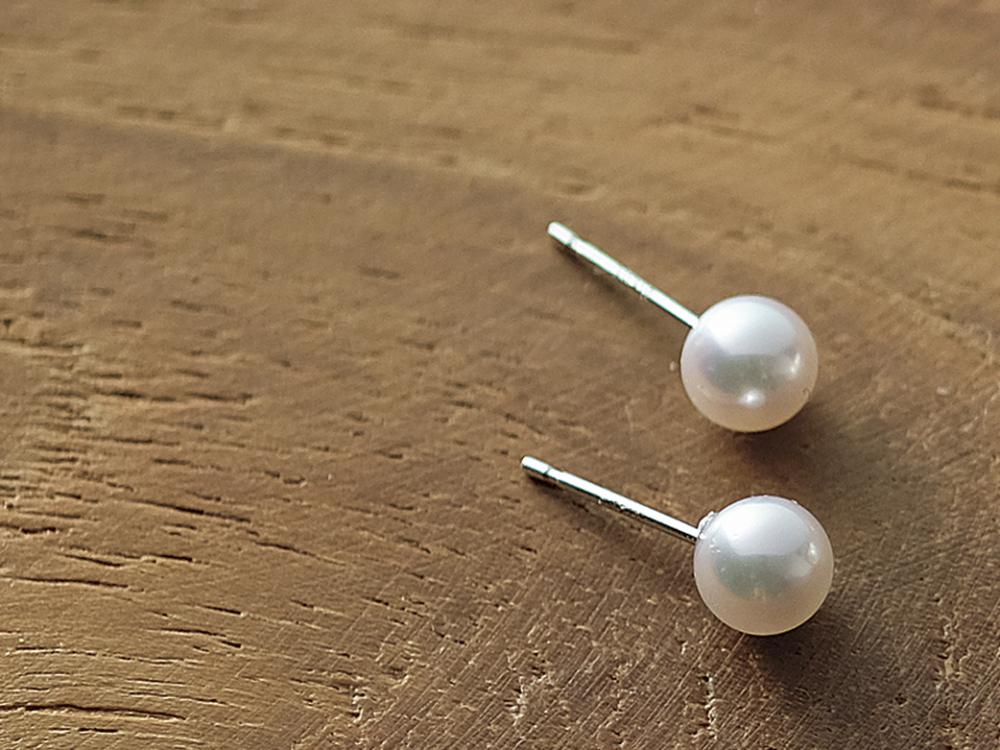 長いネックレスの真珠をイヤリングやピアスに