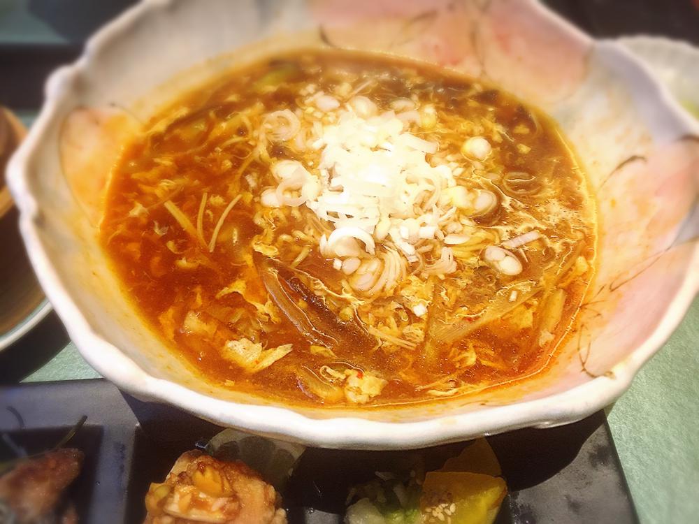 福山市春日町「いけの飯店」のサンラータン麺2