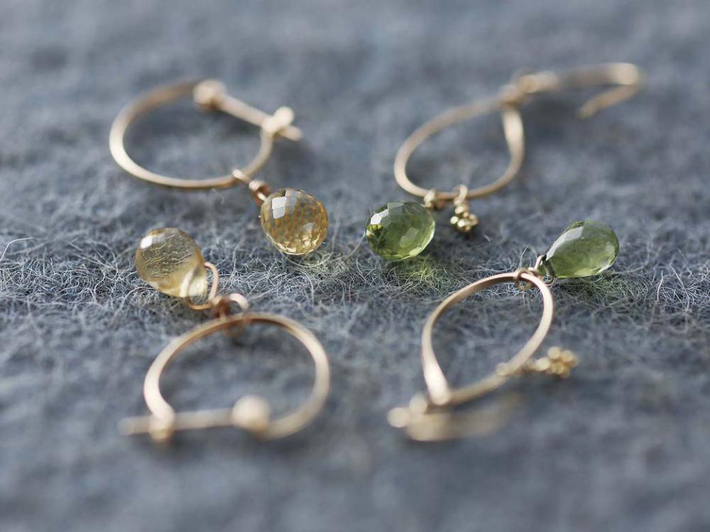 秋はトーンを落ち着かせたジュエリーを