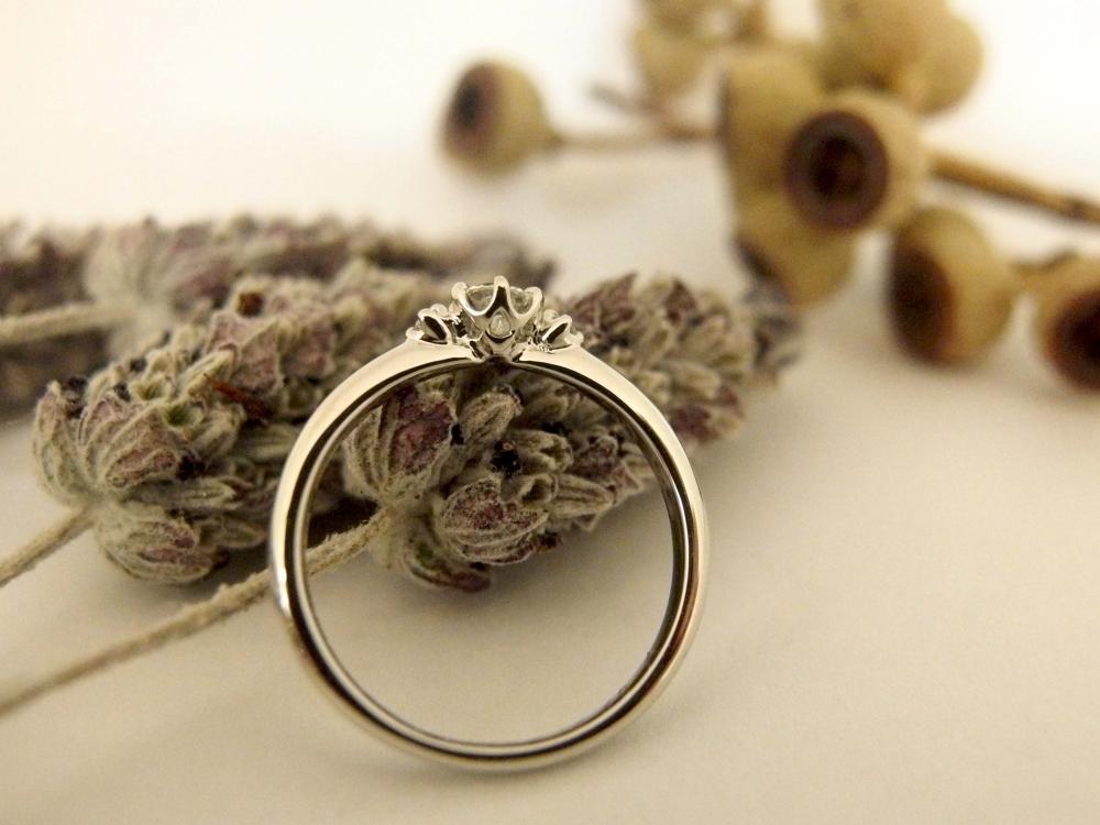 エルドーセレクトブランドのお花の様な婚約指輪の『アフラックスのアヤ』