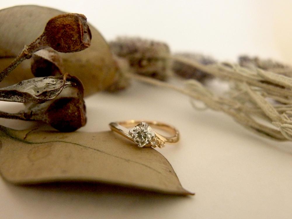 エルドーオリジナルのコンビ仕上げの婚約指輪『エルドラド』