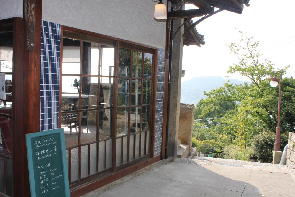 地元の人は知らない坂道カフェの名。