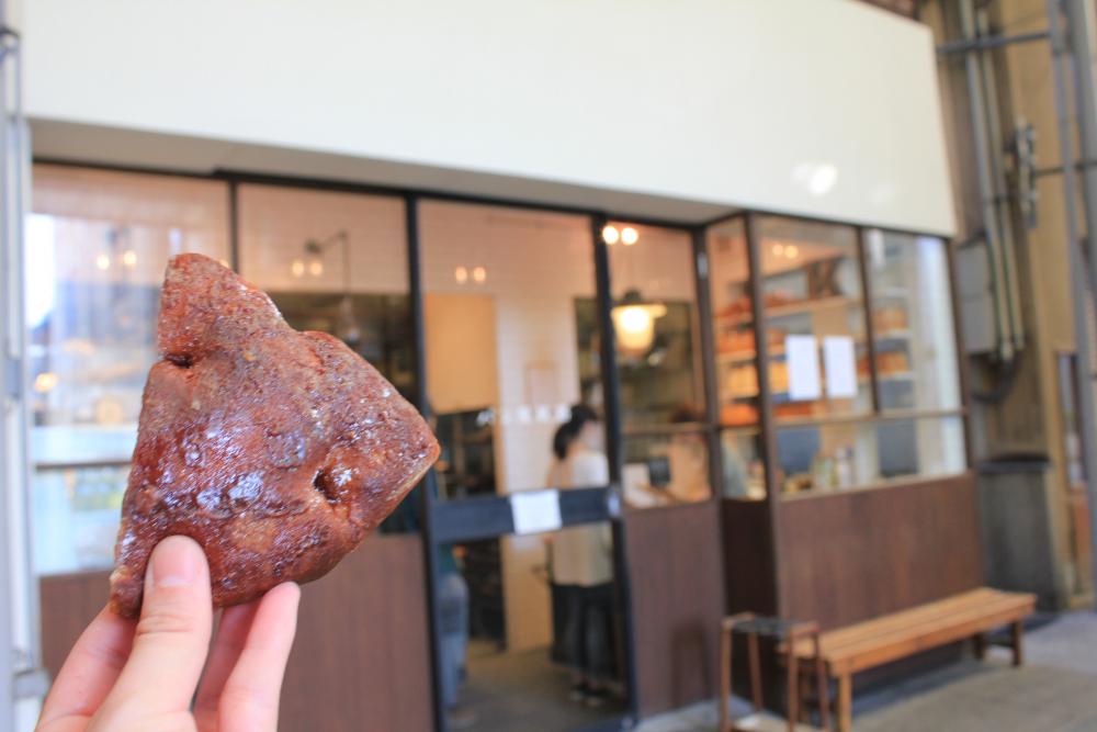 朝7時開店の人気のパン屋　航路