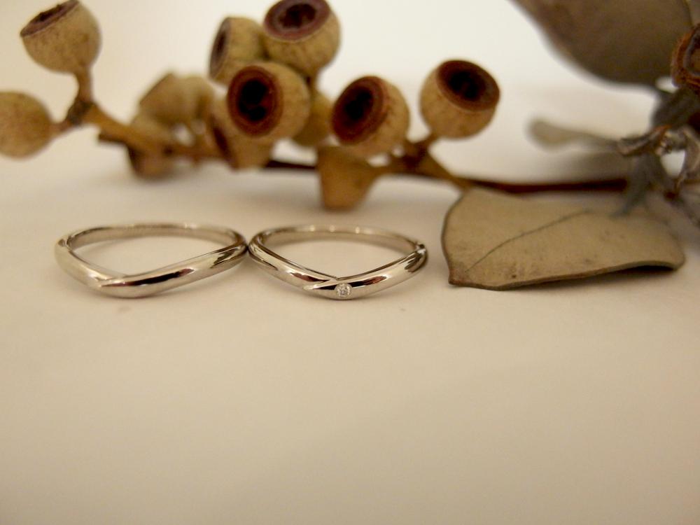 エルドーオリジナルのVラインの結婚指輪『マリエ・マリ』