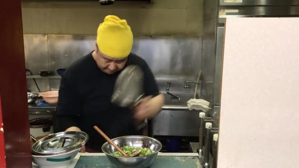 魔人ブーみたいな店主です