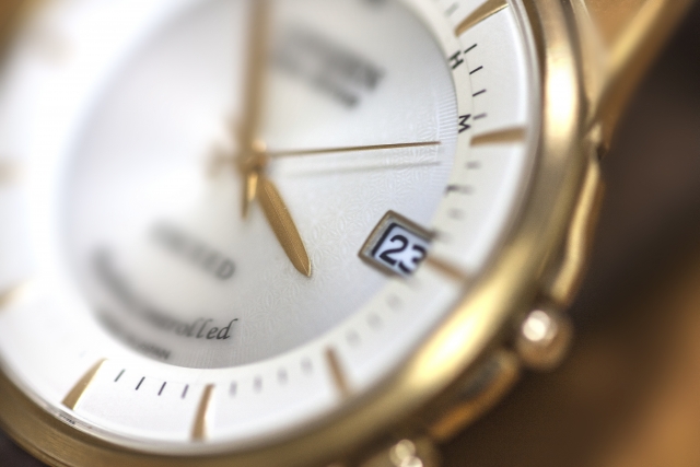 眠っていることが多い、純金時計