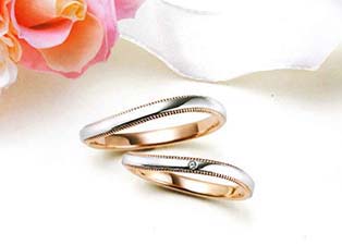 貴金属を圧縮する鍛造で強度高い結婚指輪が完成