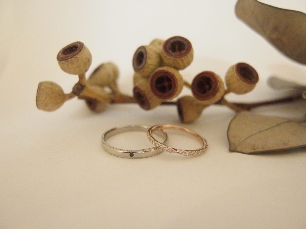 エルドーオリジナルのブラックダイヤ入りの結婚指輪『メリア』