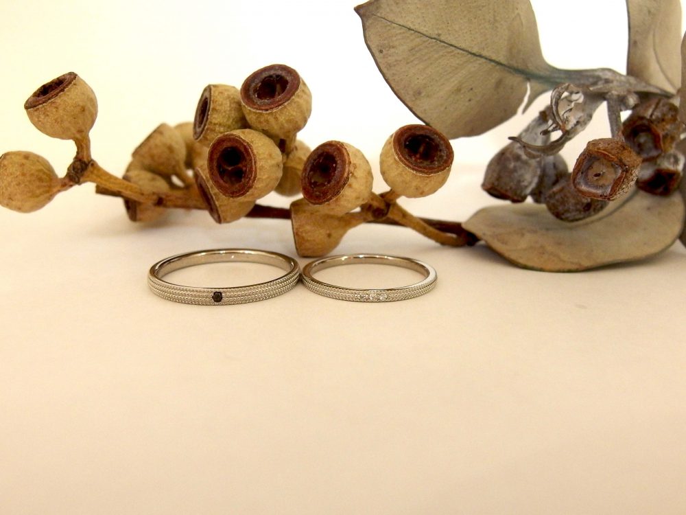 エルドーオリジナルのストレートミル打ちのマリッジリング『ル・ミュジック』