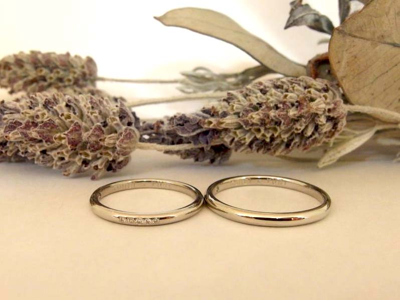 エルドーオリジナルブランドの結婚指輪プラチナのストレートで甲丸の『メリア』