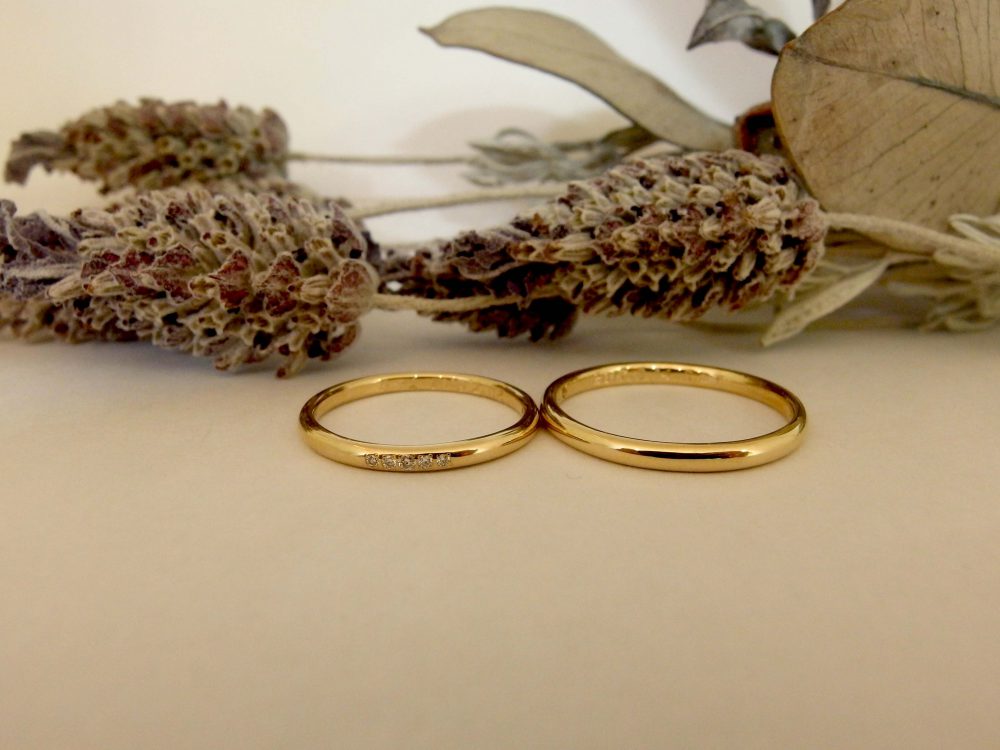 エルドーオリジナルブランドの結婚指輪K18のストレートで甲丸の『メリア』