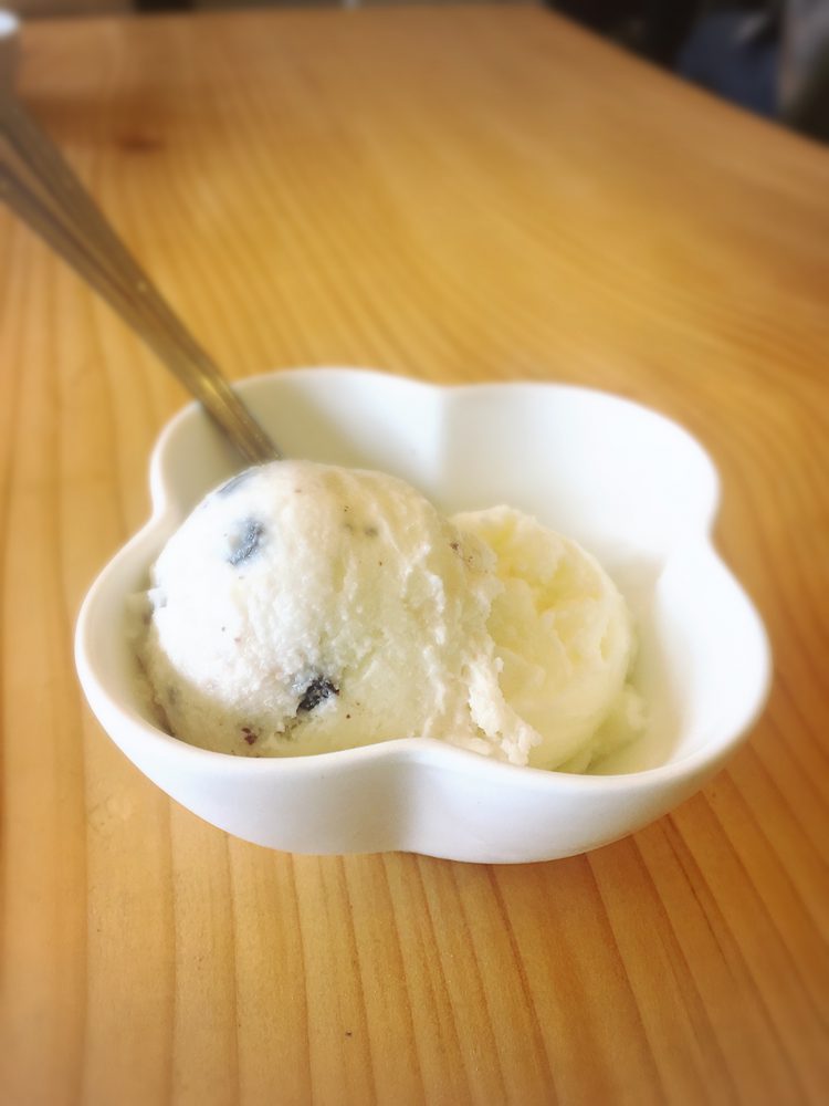 食後はコーヒーとジェラートでリラックスです。