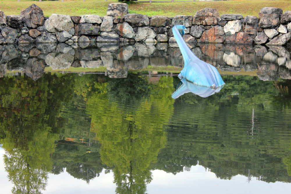 湖には、まさに今、顔を出したティプロドクス！