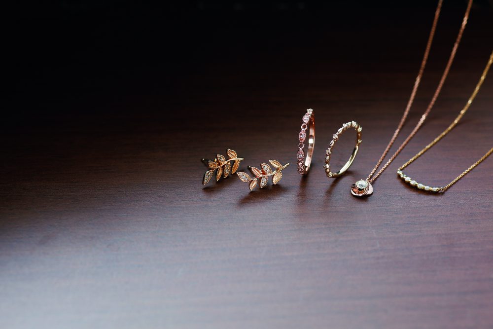 クリスマスはウキウキするジュエリーを♪