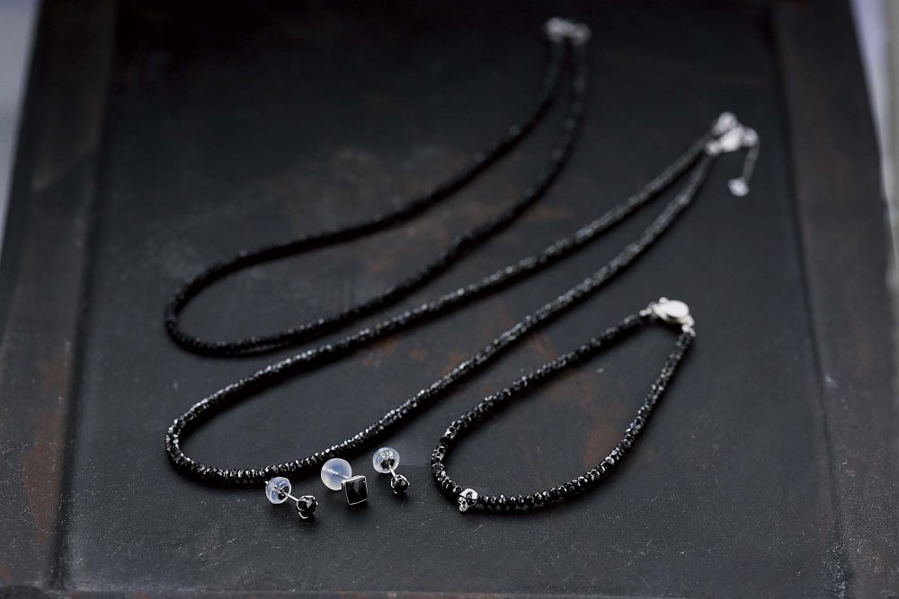 男性にも贈りたいブラックダイヤ