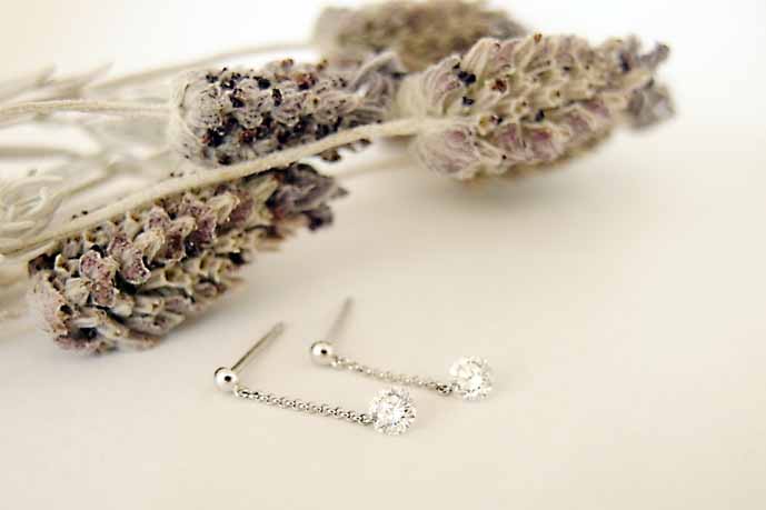 ダイヤモンドのピアスはイヤリングに