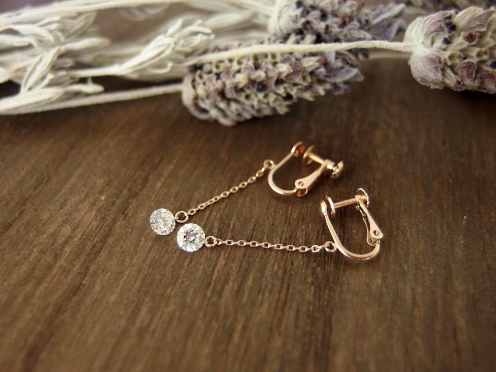 ピンクゴールドイヤリングに