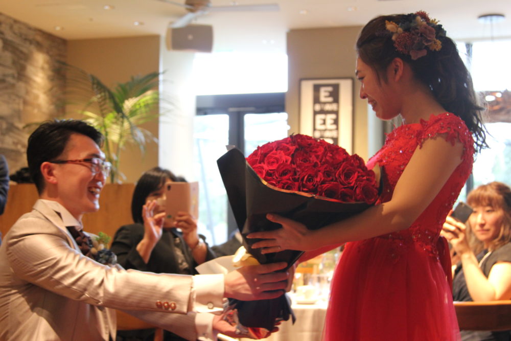 真っ赤なドレスに目を奪われる『アバウト・タイム』