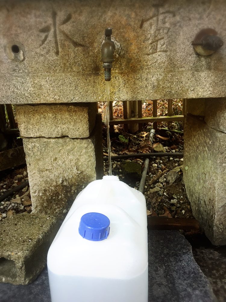 福山市津野郷町にある弘法さんのお水