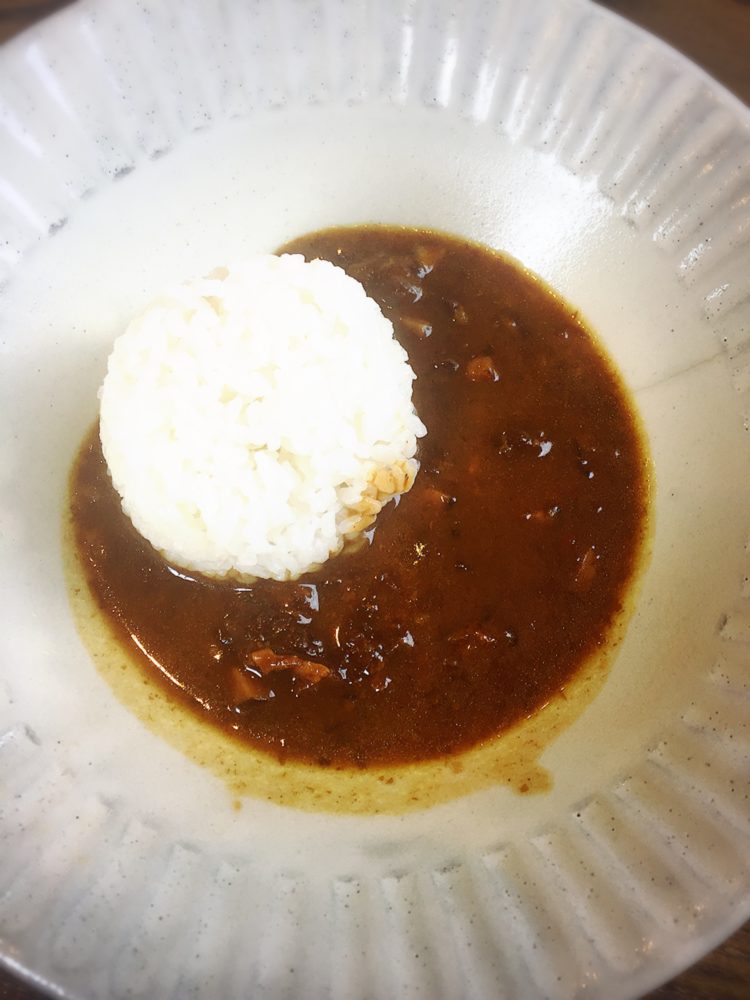 福山市春日町のあぶりのランチ締めのカレーが旨い