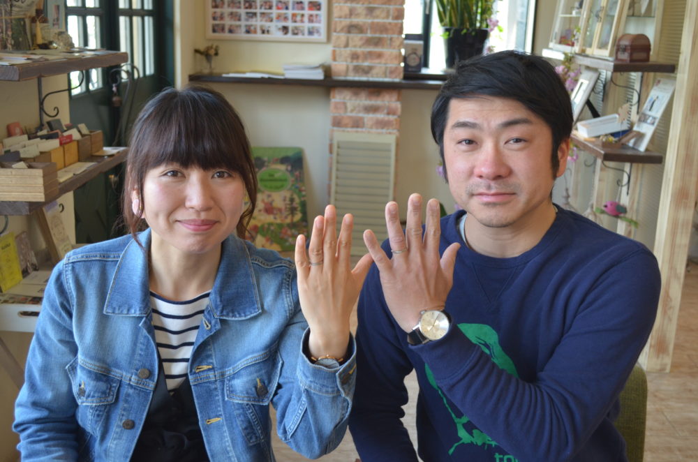 福山市駅家町の貝原様ご夫妻(マリッジリングをご購入)