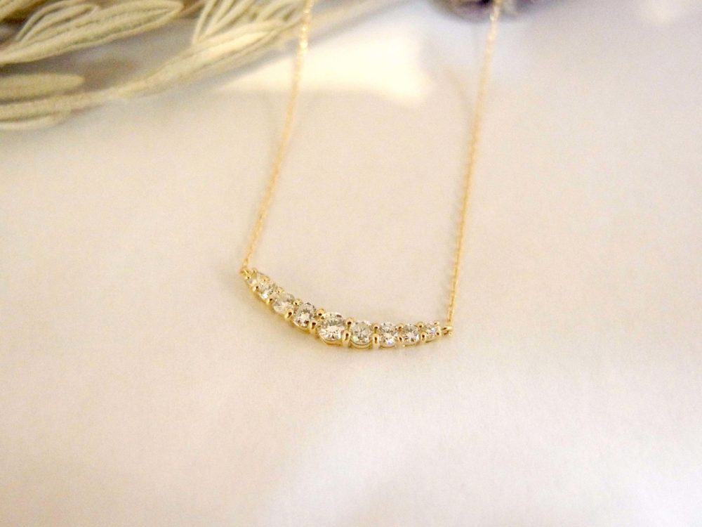 小さな宝石がいくつあればできる？指輪がネックレスに