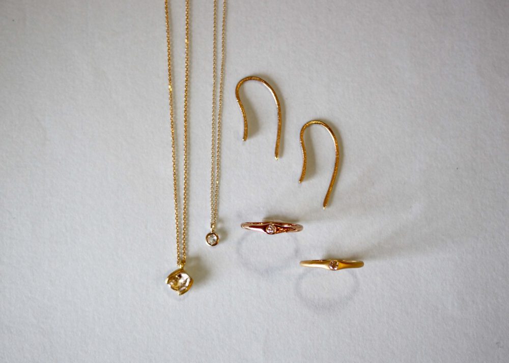 原石ダイヤ、ホワイトトパーズ、ダイヤの指輪