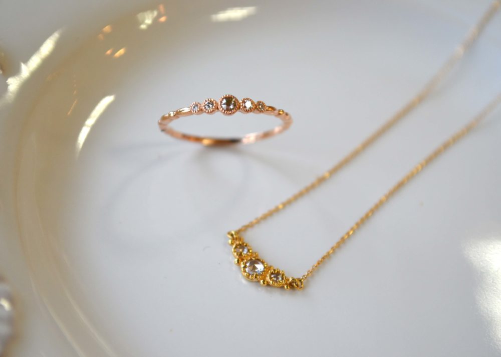 ローズカットダイヤの指輪にネックレス