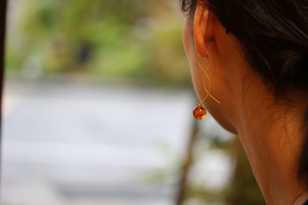 琥珀のピアス