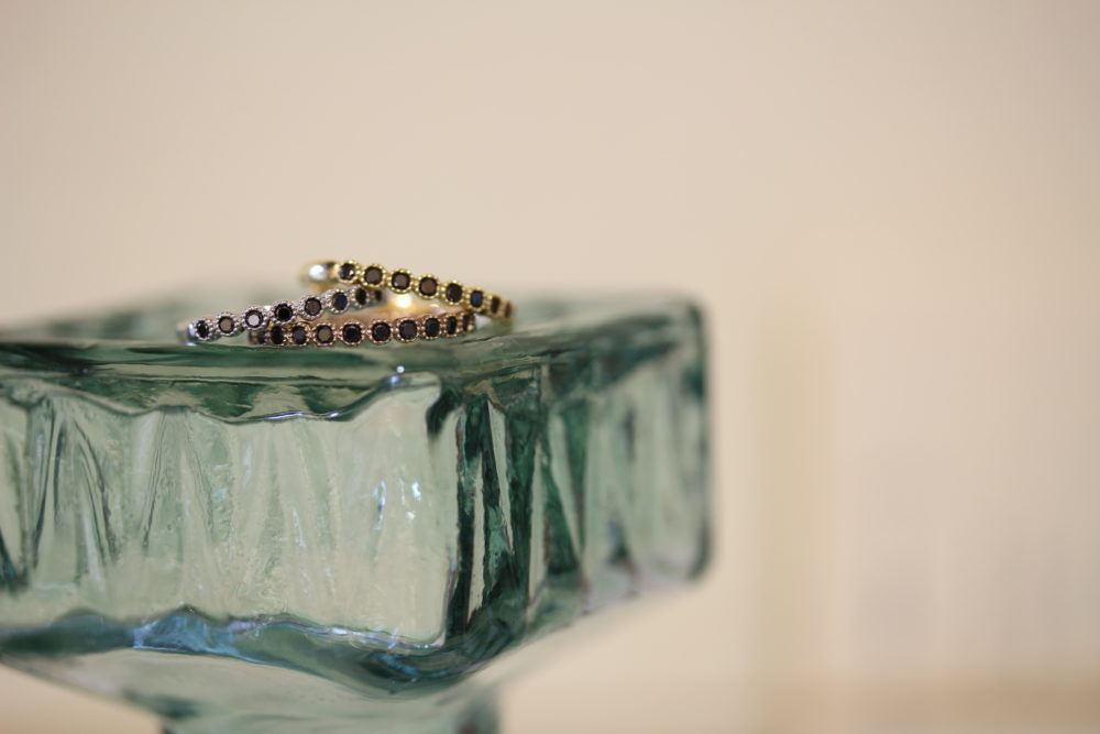 ブラックダイアのエタニティーリング