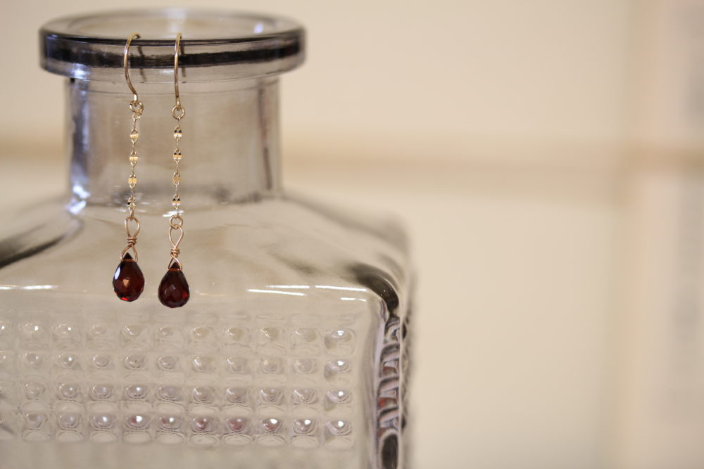 1月誕生石のガーネットのピアス