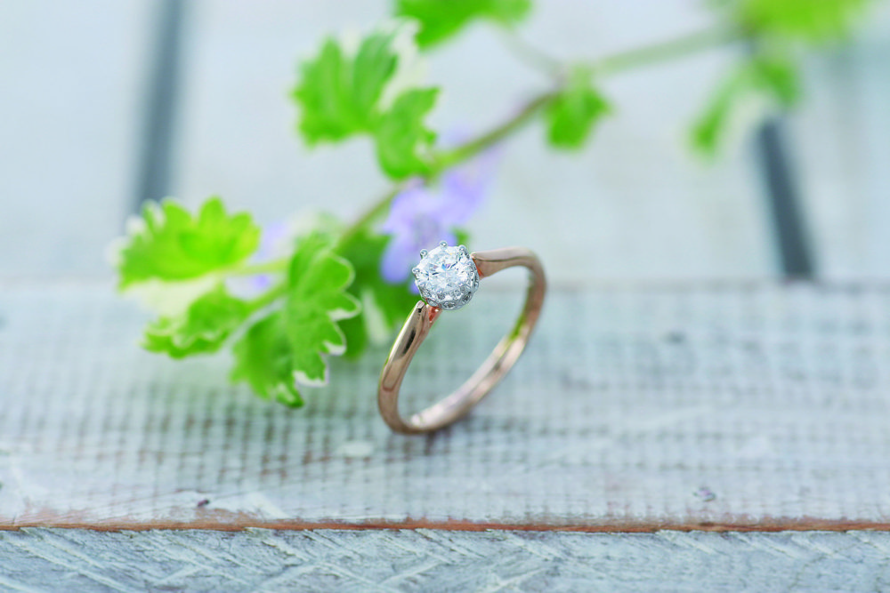 一生で1回の婚約の記念に贈るエンゲージリング