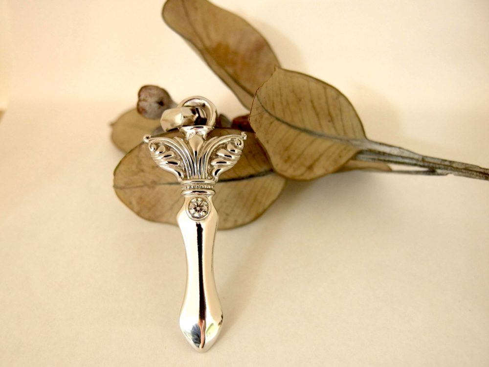 剣型のネックレストップをリフォーム