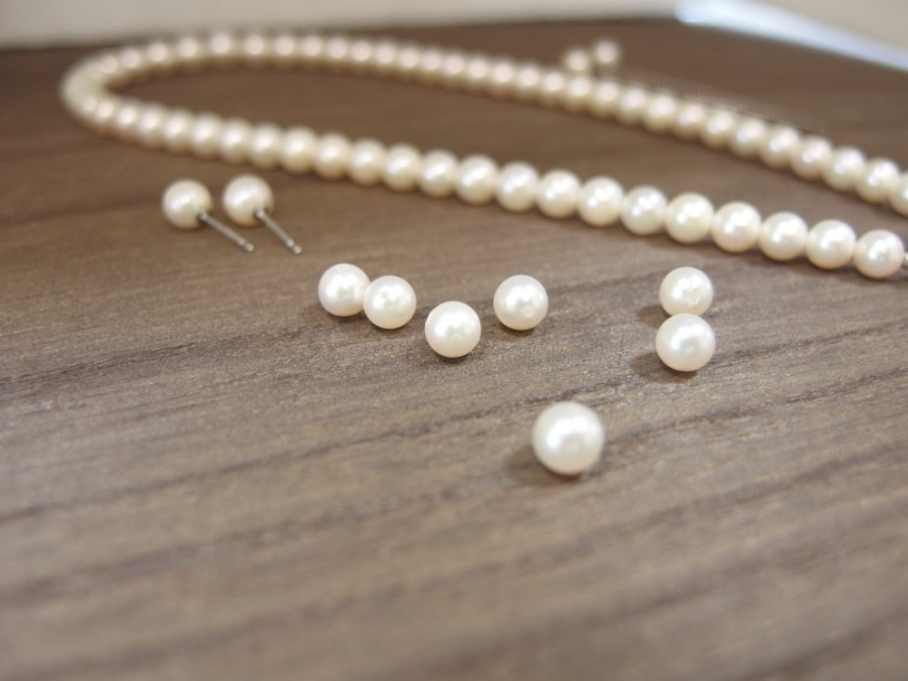 長い真珠ネックレス