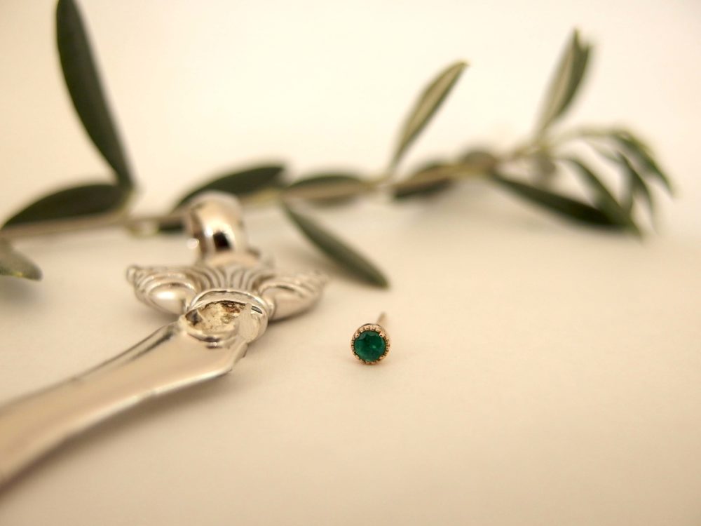 エメラルドのピアスにリフォーム