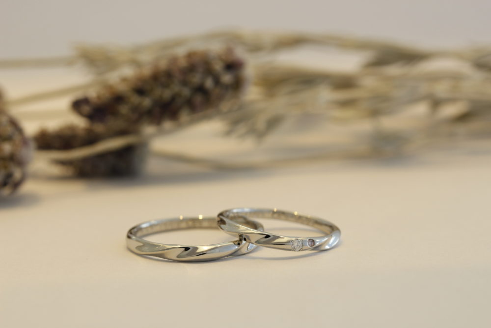 福山市の宝石やエルドーの結婚指輪のピンクダイヤ