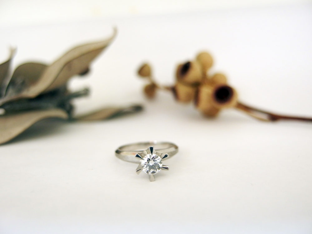 縦爪の婚約指輪をリフォーム