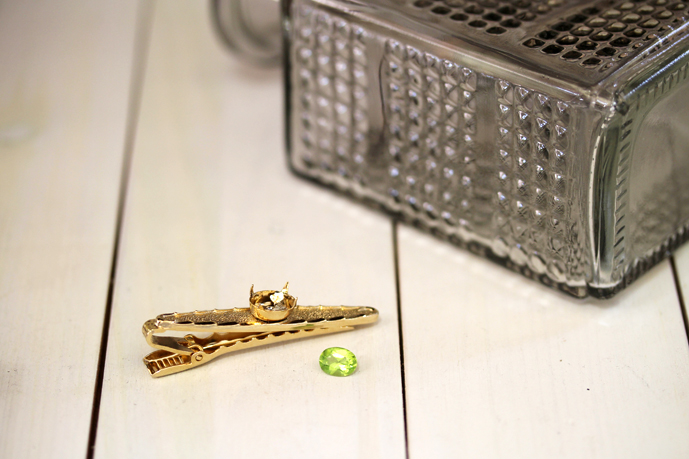 ぺリドットのネクタイピン