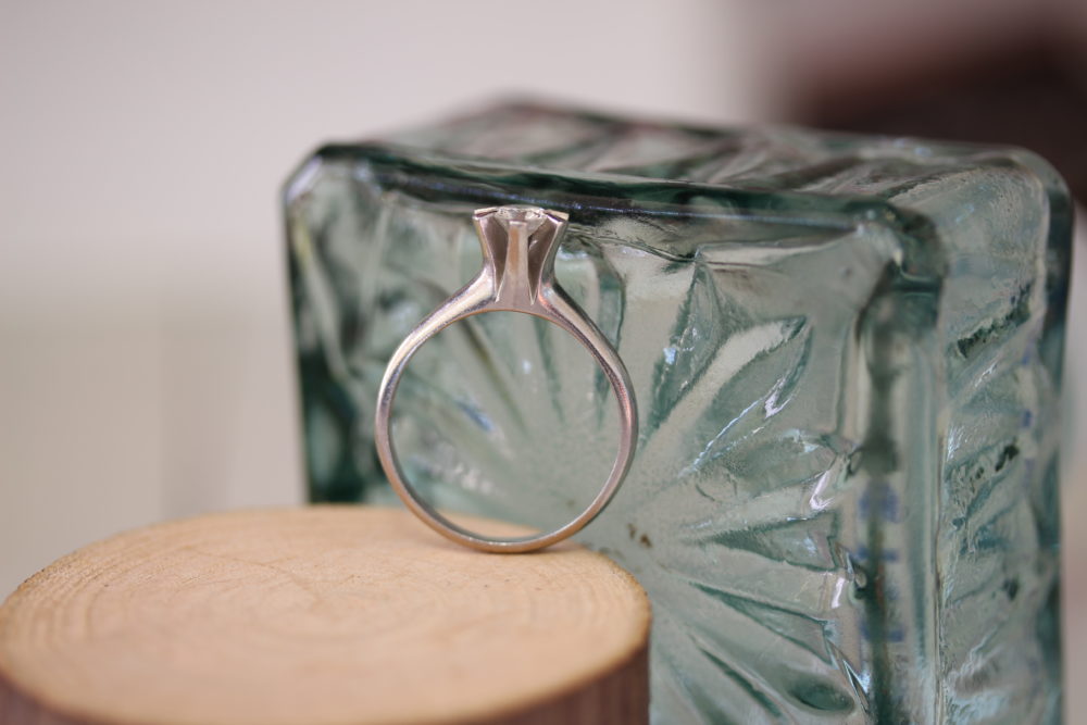 おばあちゃんの婚約指輪